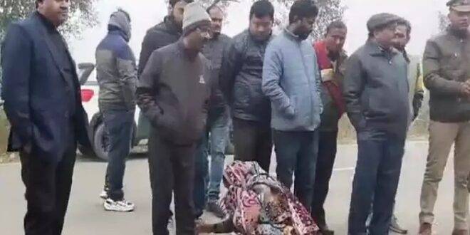 Up विकलांग दंपती का जेसीबी से गिरा दिया घर पैर पकड़ गिड़गिड़ाते रहे