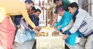 तुरंत महादेव मंदिर इंद्रपुरी में सर्दी से बचाव के लिए किया विशेष पूजन