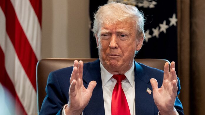 trump-gesturing-3078785695246992